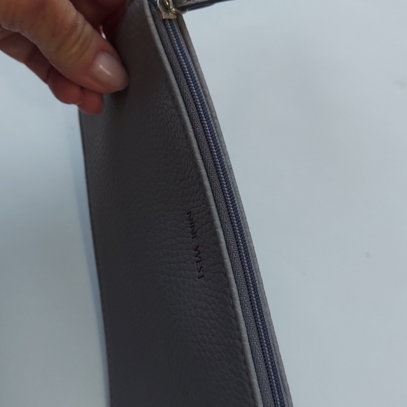 NWOT Nine West Gray Wristlet - Picture 13 of 17